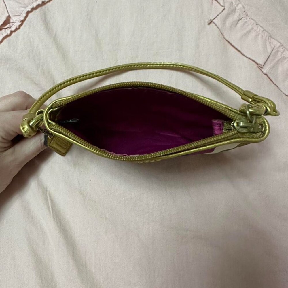 Vintage Coach Legacy Wristlet with gold trim. - Picture 5 of 8